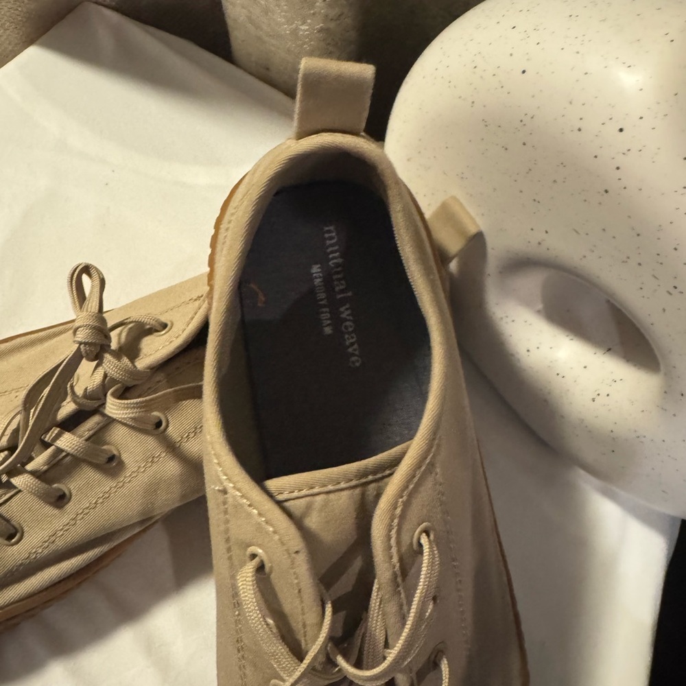 Tan and‎ Brown Low-Top Sneakers with Chunky Sole - Picture 4 of 7